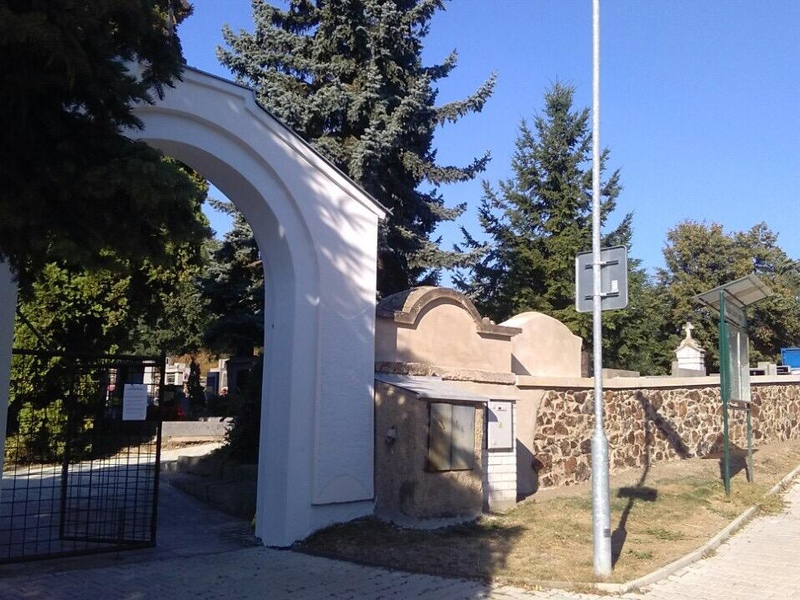 Holubice, Oprava kamene zdí Hřbitova